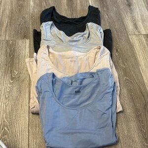 Set of 4 Uniqlo Heat tech long sleeves